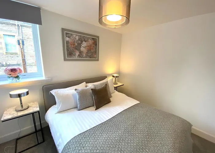 High Street Stylish City Centre Apartment, 2 Bed