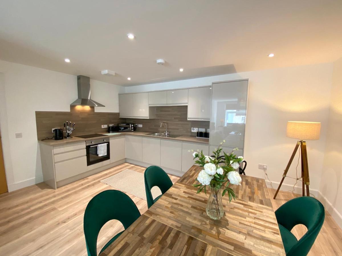 Апартаменты High Street Stylish Centre Apartment, 2 Bed *
