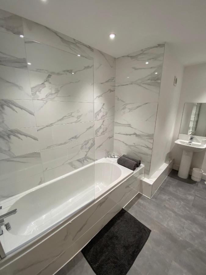 High Street Stylish Centre Apartment, 2 Bed * Перт